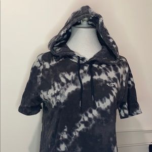 Hollister young men’s xs hooded tee